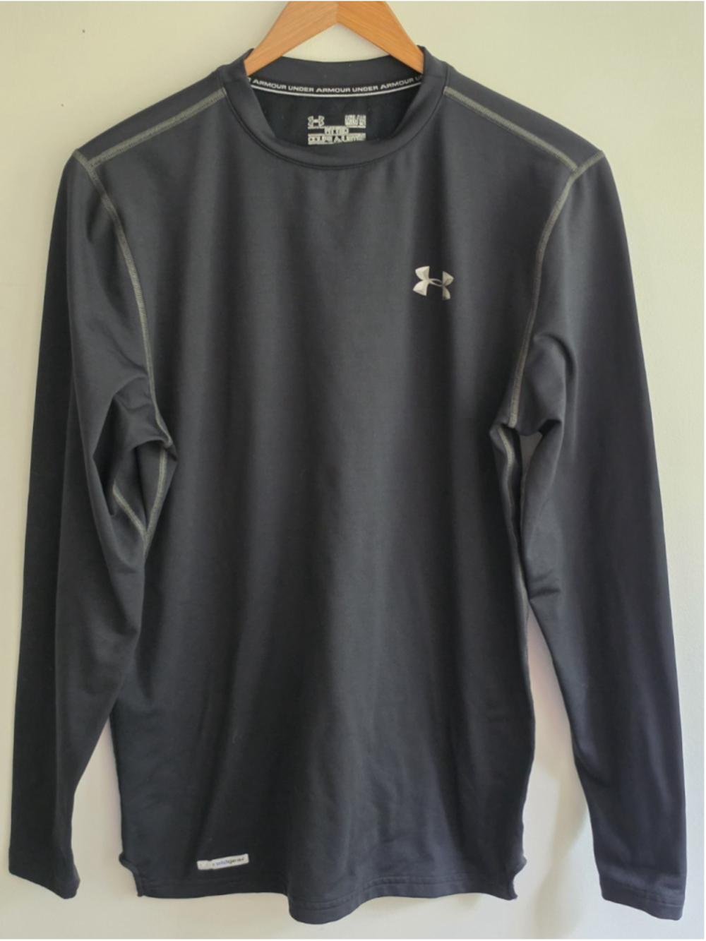 Under Armour ColdGear Men’s Medium Long Sleeve Shirt Black Crew Neck Performance
